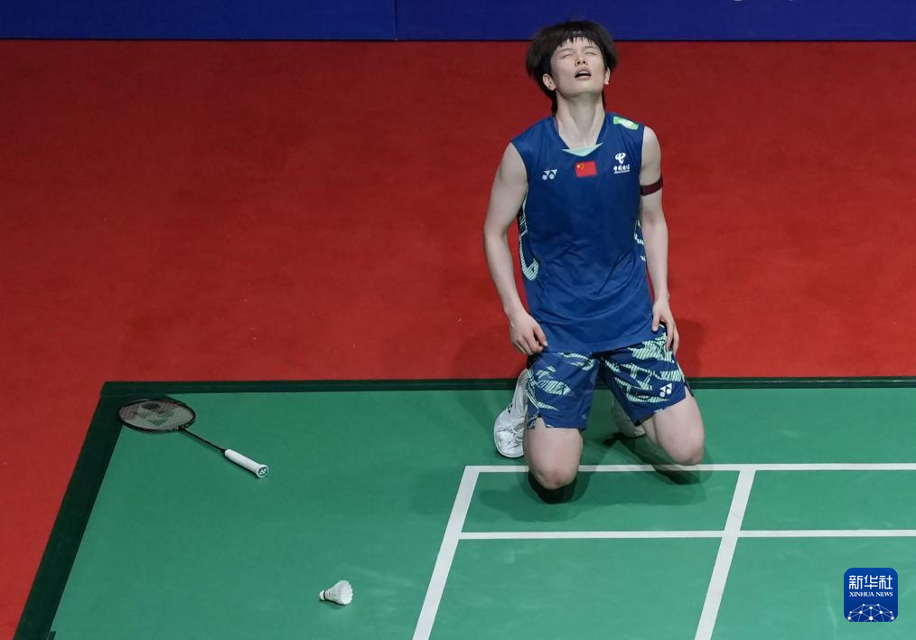 他再牢牢占 他再牢牢占